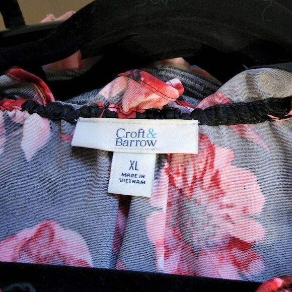 Croft & Barrow black red floral print top - Picture 3 of 4